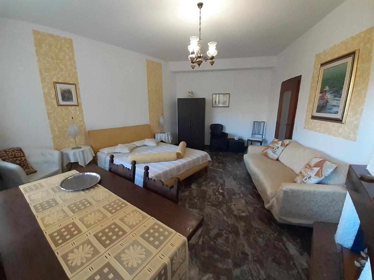 Saglia Apartments Malcesine Bagian luar foto